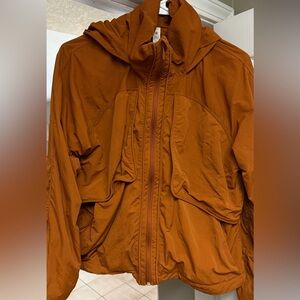 Lululemon women’s jacket in great condition size 6